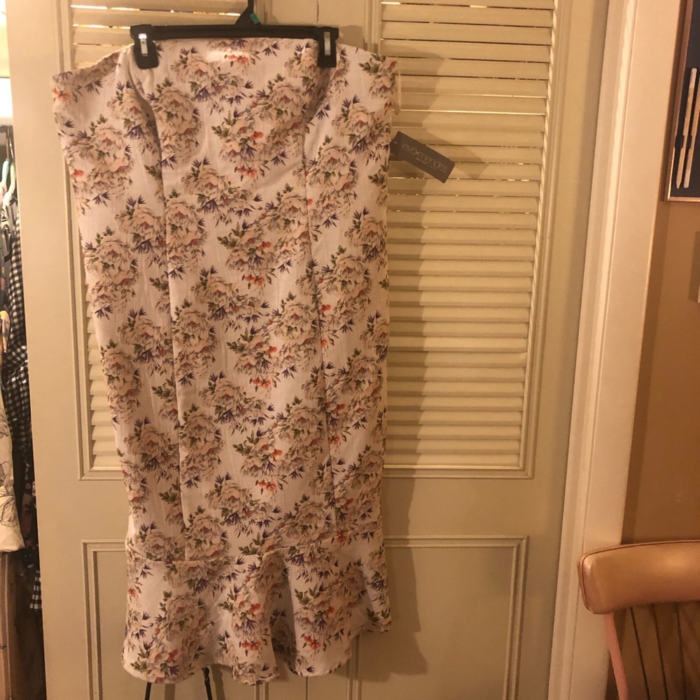 Eva Mendez Bodycon floral dress w/ trumpet bottom